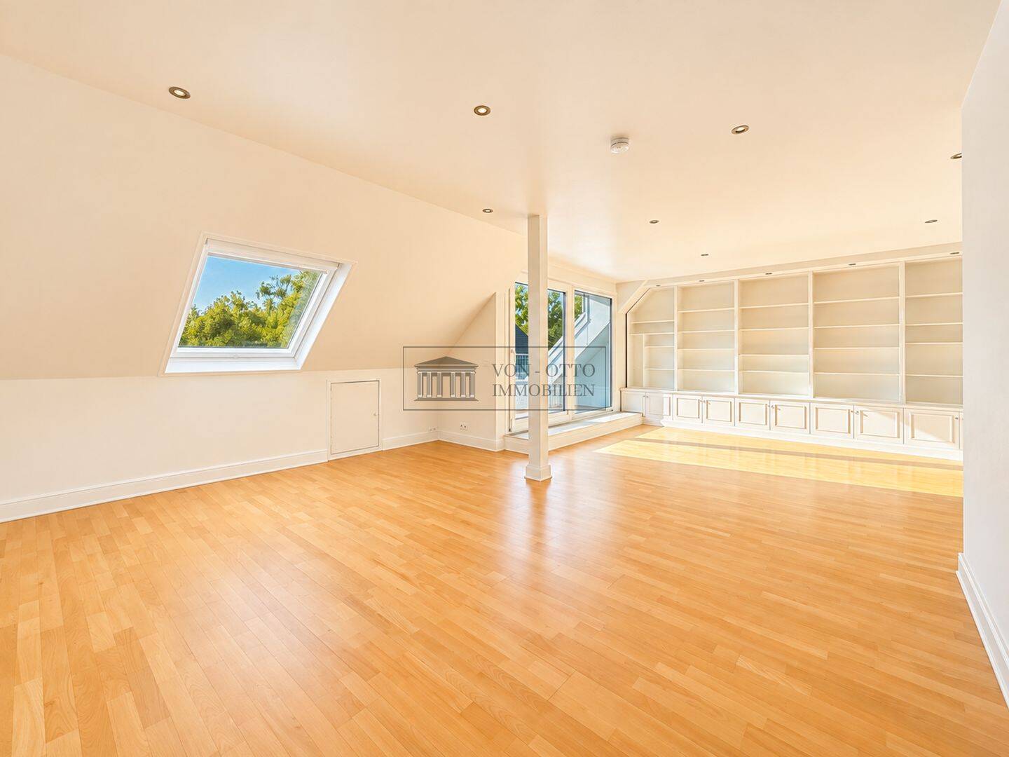 Dachgeschoss-Traum mit Loggia & Fußbodenheizung, 25421 Pinneberg