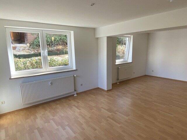 NEU *** SEHR GROßE UND HELLE 1-ZIMMER-SOUTERRAIN-WOHNUNG MIT EIGENER TERRASSE ***, 90610 Winkelhaid