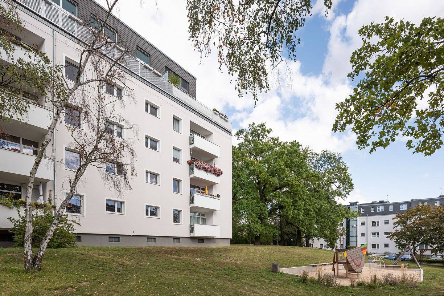 Bezugsfreie, energieeffiziente 4-Zimmerwohnung mit sonnigem Balkon, 14195 Berlin (Steglitz-Zehlendorf)