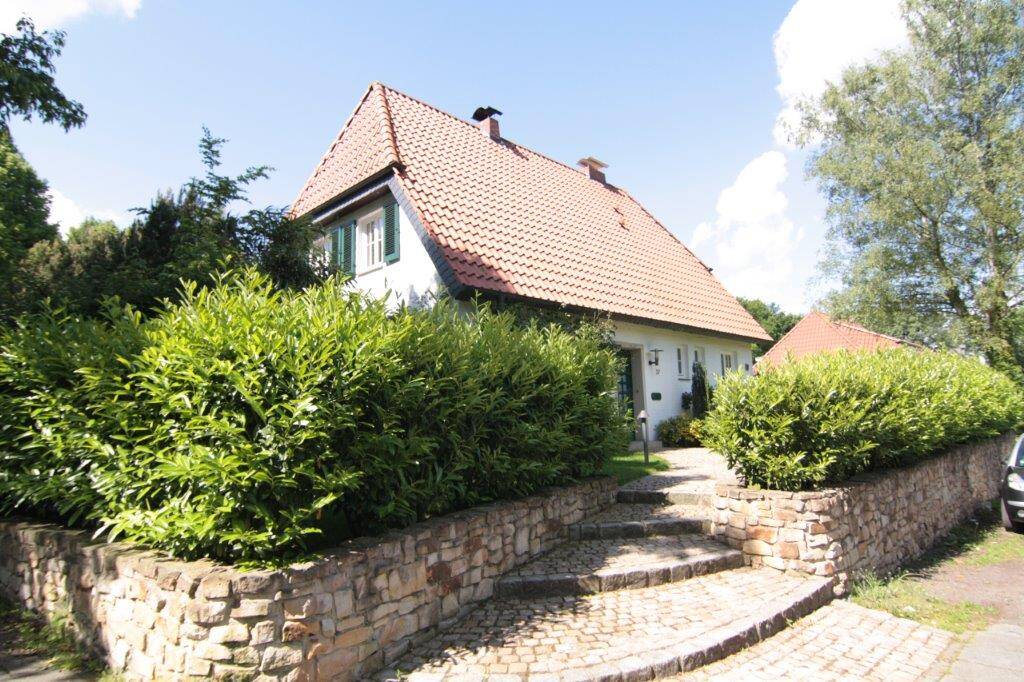Charmantes Einfamilienhaus mit idyllischem Garten in Bremen-Schönebeck zum 01.11.2026 zu vermieten!, 28759 Bremen (Grohn Schönebeck Sankt Magnus Vegesack)