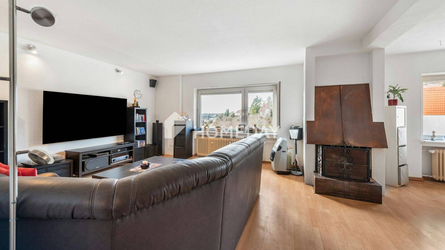 Zuhause ankommen: Großzügige Dachgeschosswohnung mit Kamin und Wohlfühlambiente, 72461 Albstadt