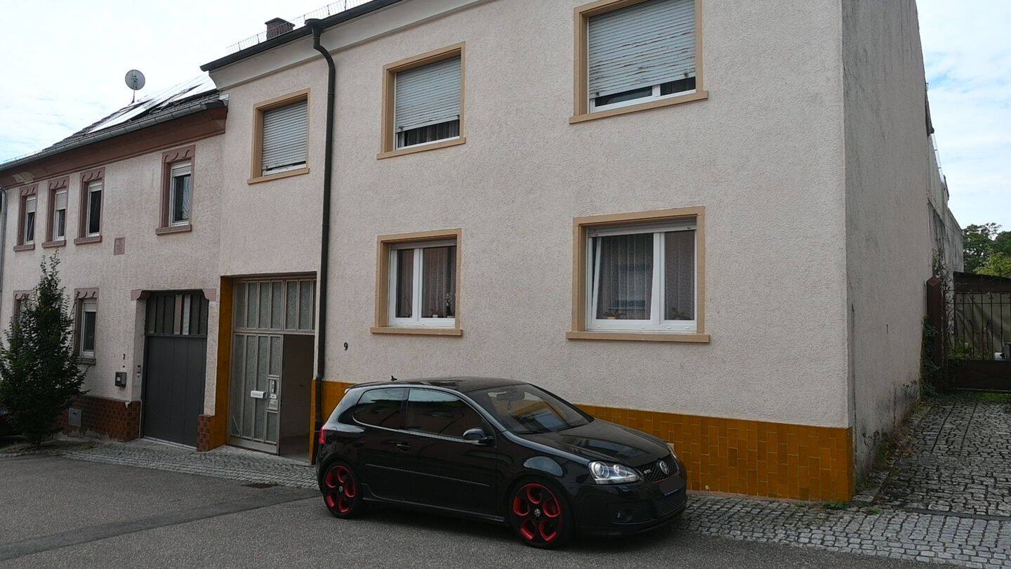 Gepflegtes Einfamilienhaus mit Garten, Innenhof und Ausbaureserve im Dachgeschoss, 76684 Östringen