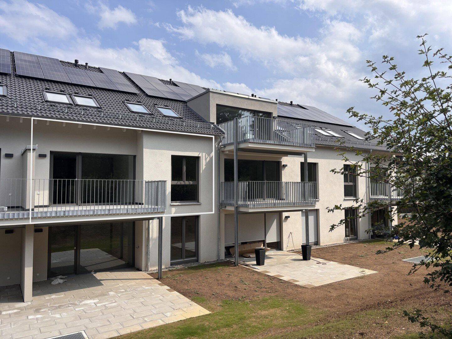 Moderne 2-Zimmer-Neubau-Wohnung mit Küche, Balkon und 2 Stellplätzen in Nürtingen-Oberensingen, 72622 Nürtingen