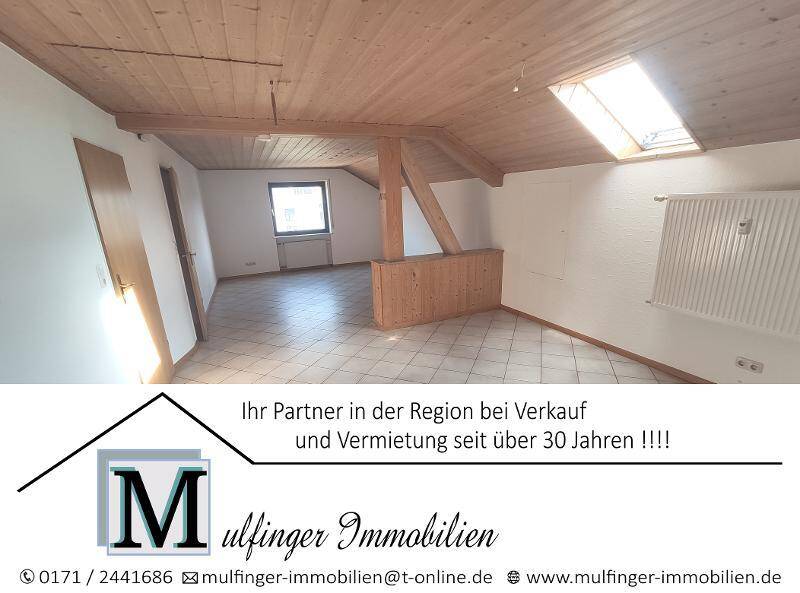3 Zi. DG Wohnung mit Küche, Gartenmitbenutzung und Stellplatz, 91085 Weisendorf