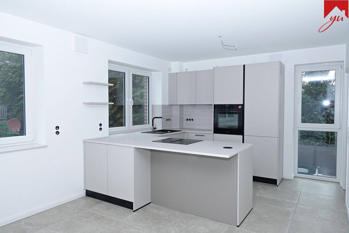 Stilvolle Neubau- Oberwohnung mit Fahrstuhl und schicker Einbauküche in stadtnaher Lage von Esens, 26427 Esens