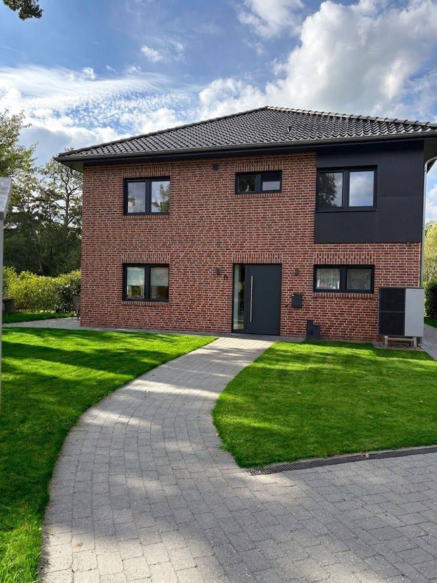Hochwertige 4,5-Zimmer-Doppelhaushälfte | 136 m² | Baujahr 2020 | Südterrasse | Wärmepumpe | Glasfaser verfügbar | 2 Stellplätze | Dohren | ab 1.1.27, 21255 Dohren