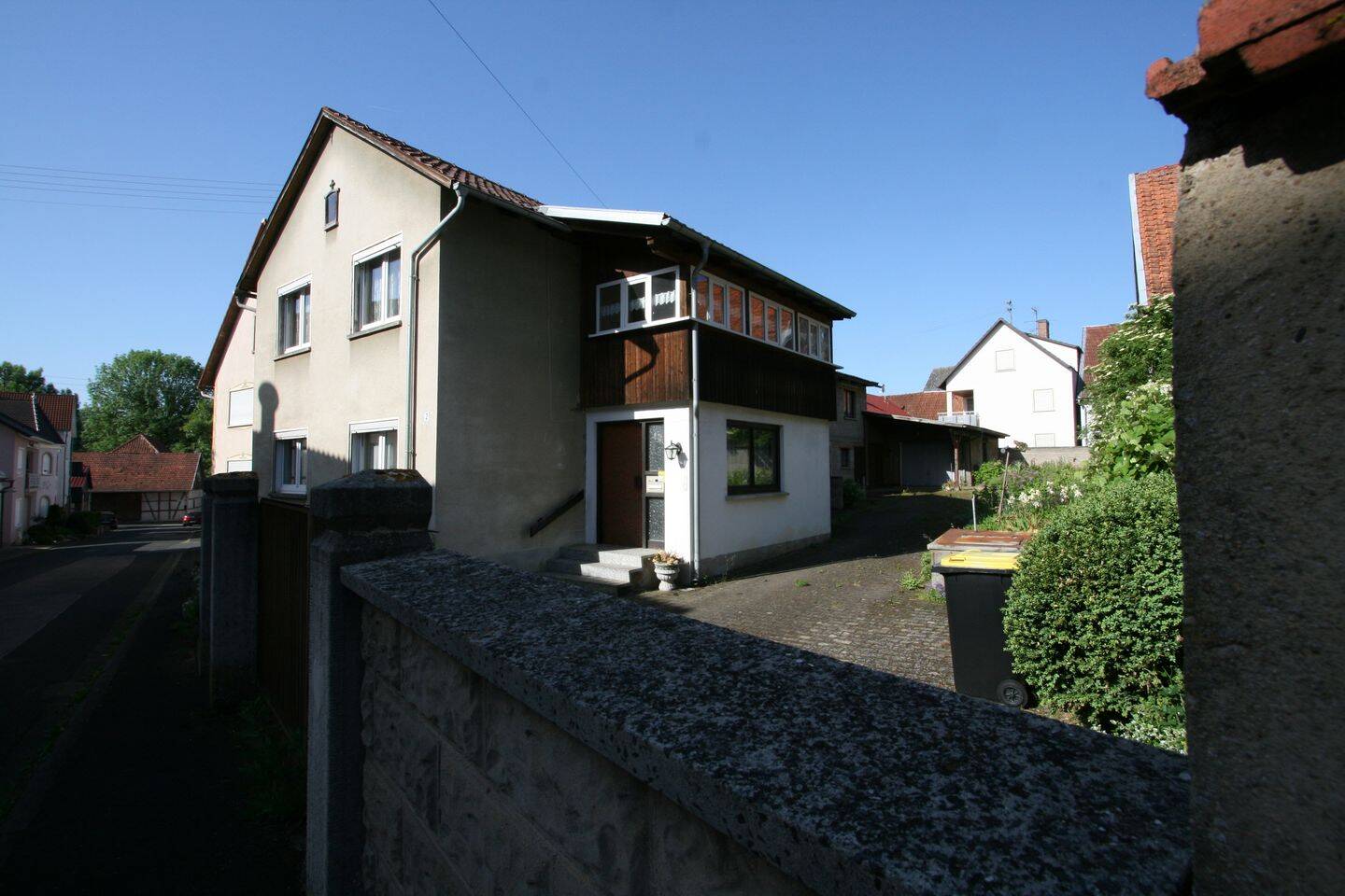 Einfamilienhaus mit Nebengebäude in Bad Königshofen – Ortsteil Eyershausen, 97631 Bad Königshofen i. Grabfeld