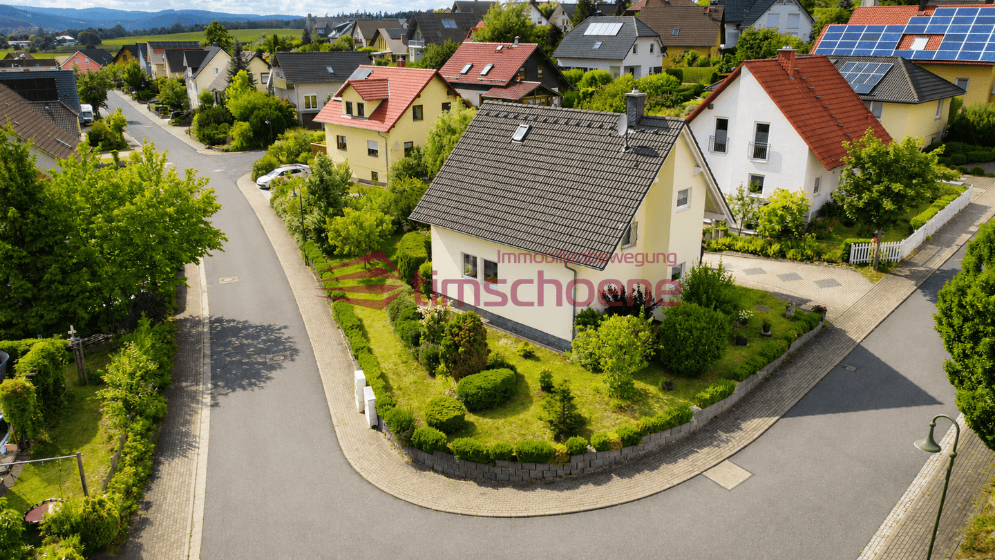 Kaufen und Einziehen: Einfamilienhaus mit Garten und Doppelcarport in Oberpörlitz, 98693 Ilmenau