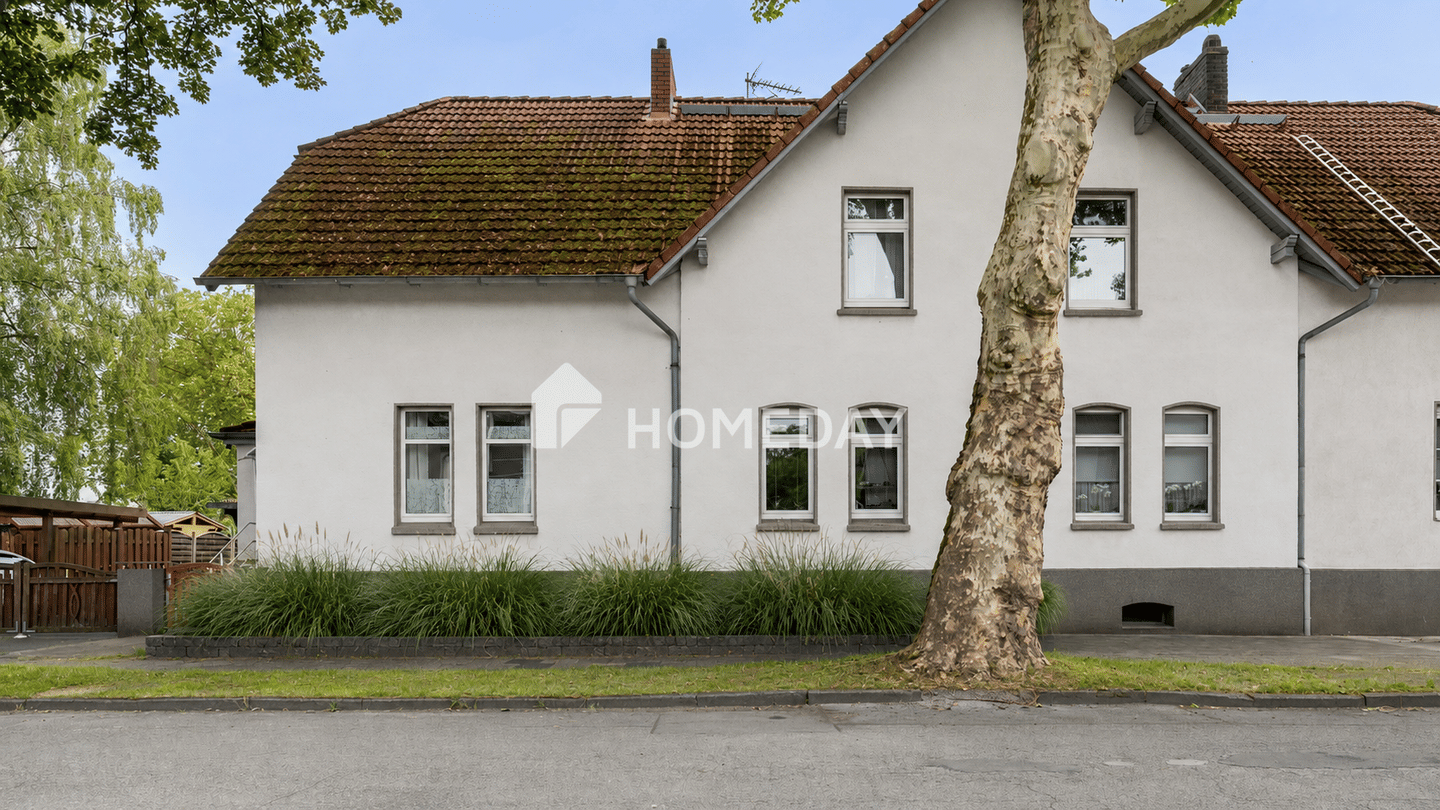 Charmantes Reihenhaus mit großem Grundstück und viel Potenzial, 46240 Bottrop (Boy Eigen)