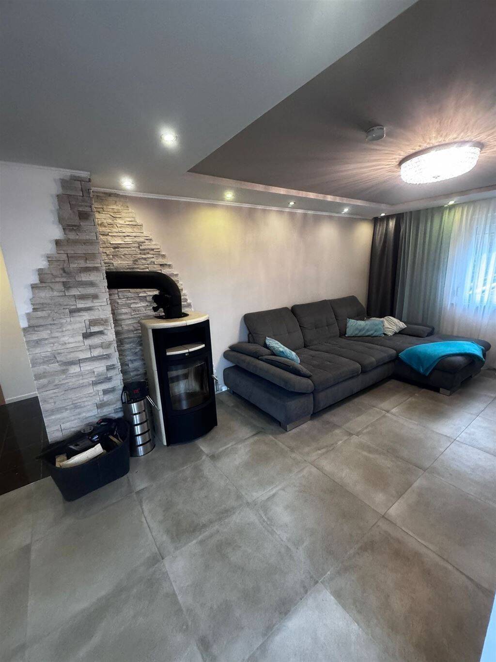 Hochwertig renoviertes Wohnhaus zum attraktiven Preis, nahe Bamberg, PV-Anlage, Terrasse, Carport, 96161 Gerach