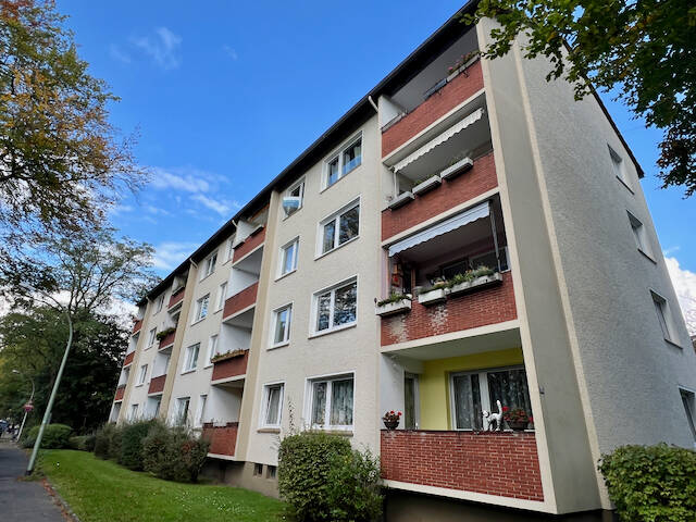 LEERE VIER ZIMMER WOHNUNG – MODERNISIERUNGSBEDÜRFTIG, 47279 Duisburg