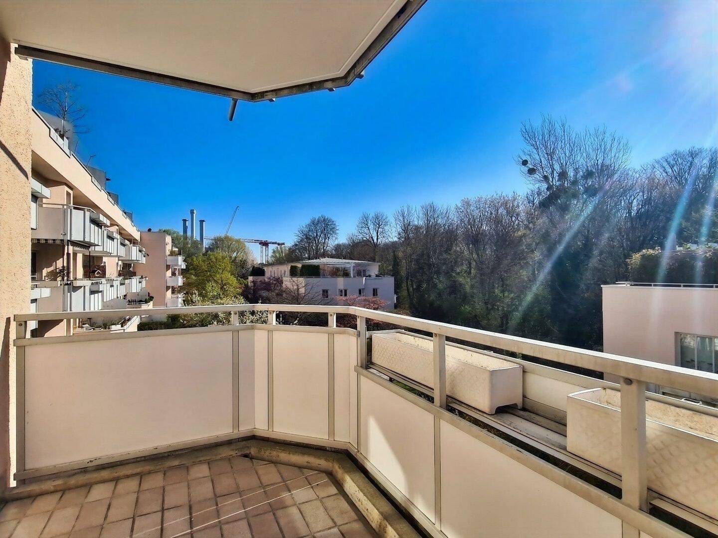 Wohnen am Flaucher – lichtdurchflutetes 1-Zimmer-Apartment mit Südost-Balkon, 81669 München (Au-Haidhausen Ramersdorf-Perlach)