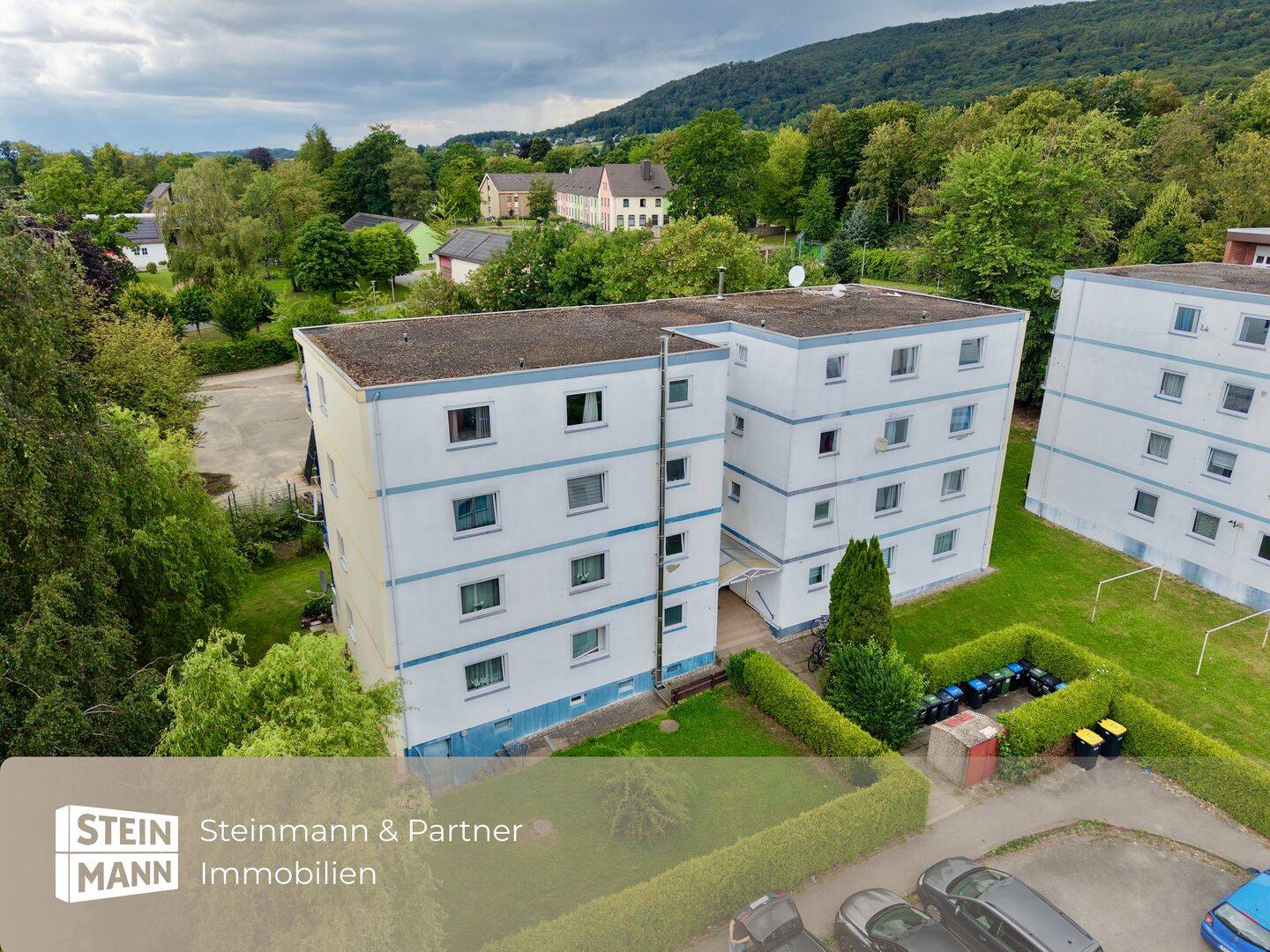 Zentral in Rinteln: Großzügige 4-Zimmer-Wohnung mit Balkon und Blick ins Grüne, 31737 Rinteln