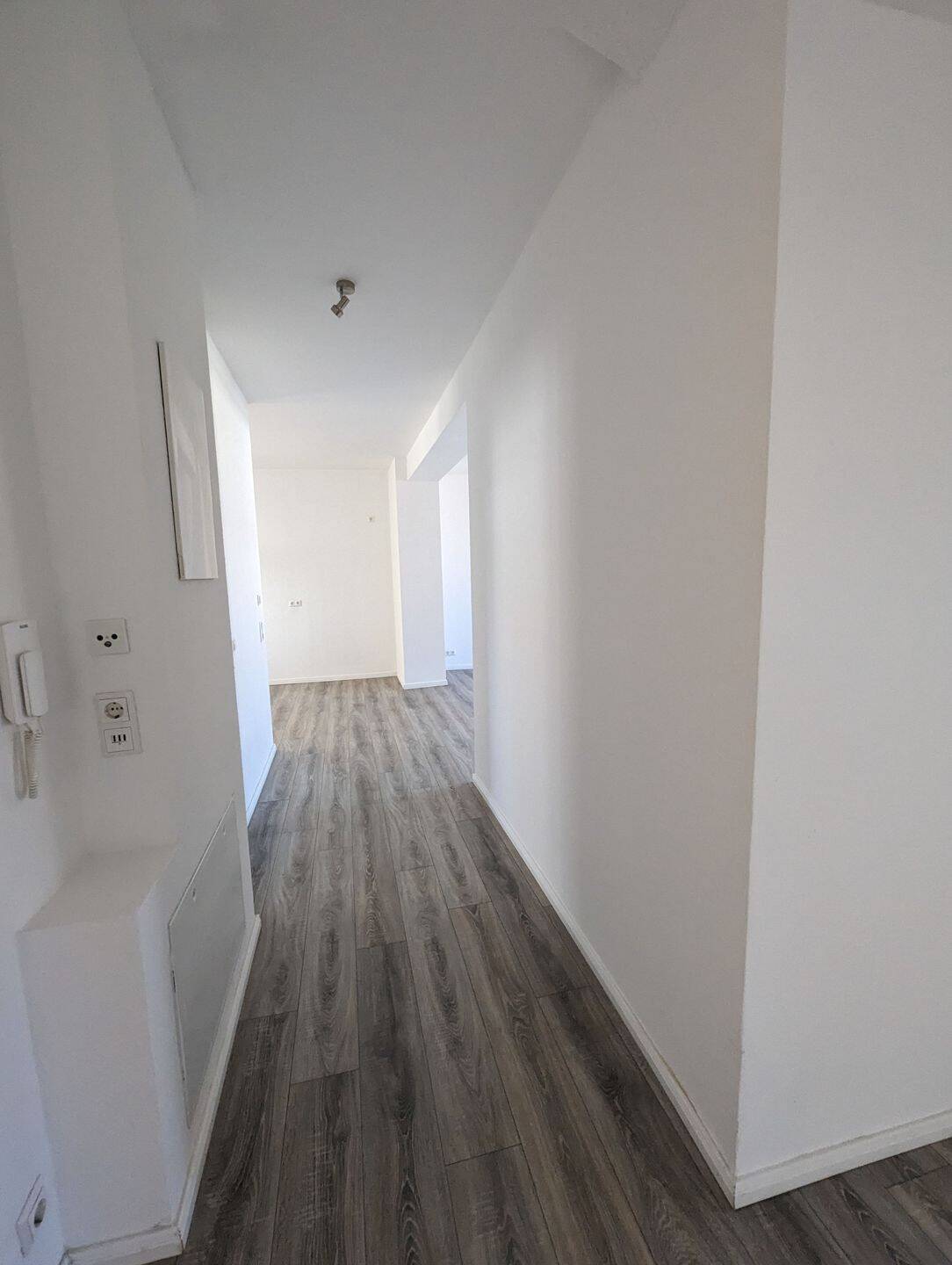 +++FAMILIENWHG. 5 R.+GR. BALKON+LAMINAT+FUßBODENHEIZ.+ BAD m. WANNE u. DUSCHE+++, 4509 Delitzsch