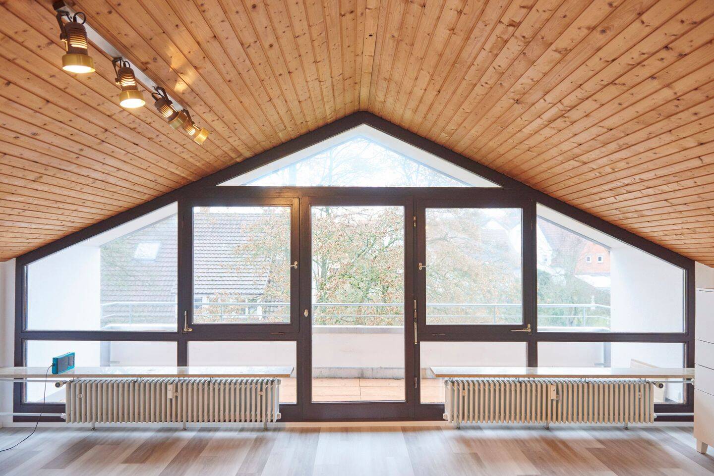 Moderne teilmöblierte 55qm-Wohnung mit neuer EBK und Süd-Balkon in S-Bahn-Nähe, 70771 Leinfelden-Echterdingen
