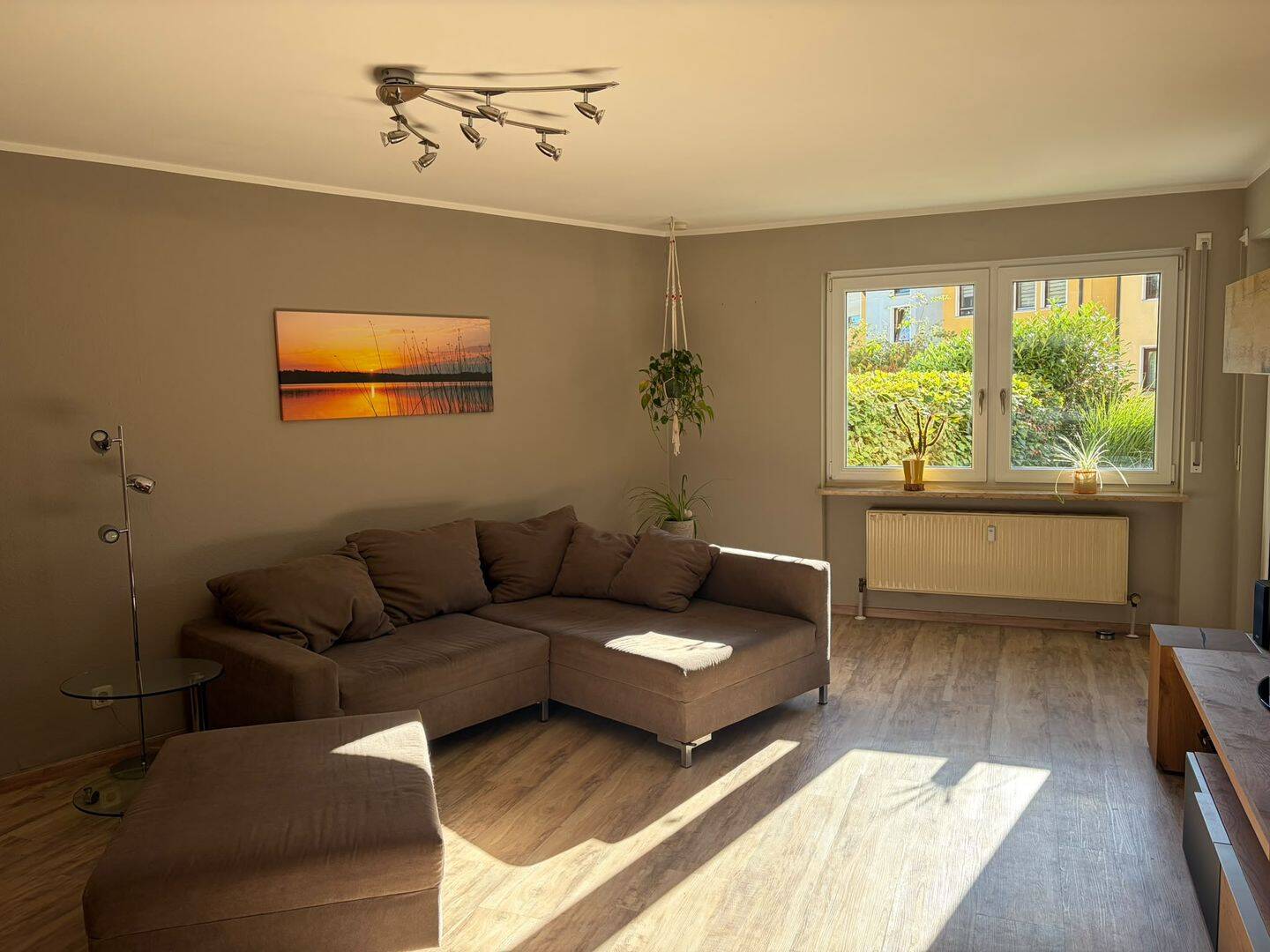3-Zimmer-Wohnung mit Terrasse, kleinem Garten und TG-Stellplatz zu vermieten Voll- oder teilmöbliert, 6 Mon. befristet mit Option auf Verlängerung, 90592 Schwarzenbruck