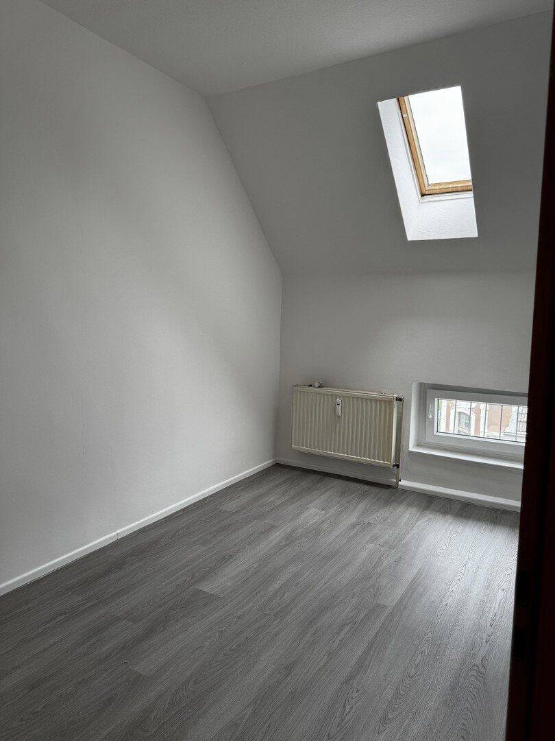Über den Dächern von Bochum – Charmante kleine Dachgeschosswohnung, 44803 Bochum (Altenbochum Laer Wiemelhausen)