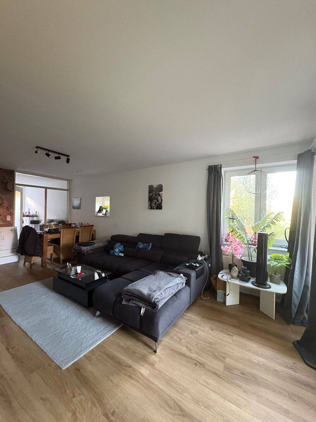 gemütliche 3 Zimmerwohnung, mit großem Balkon, Design-Vinyl-Bodenbelag, Wannenbad und Einbauküche mit Fenster, 21079 Hamburg (Harburg)