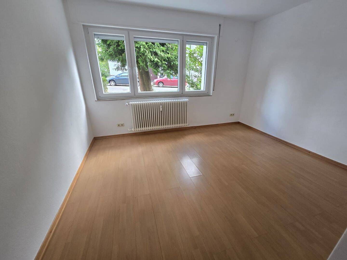 2,5-Zimmer-Erdgeschosswohnung mit überdachter Terrasse und grünem Rückzugsbereich in Königstein, 61462 Königstein im Taunus