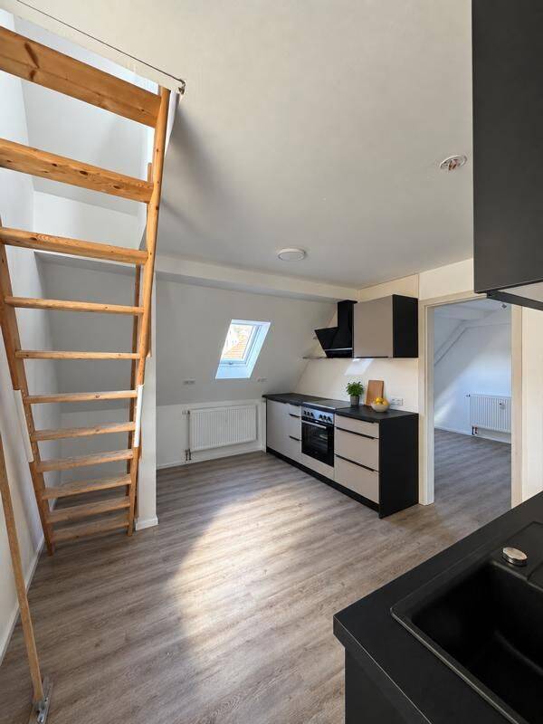 Frisch renovierte Dachgeschosswohnung mit neuer Küche – zentral in Albstadt-Ebingen, 72458 Albstadt