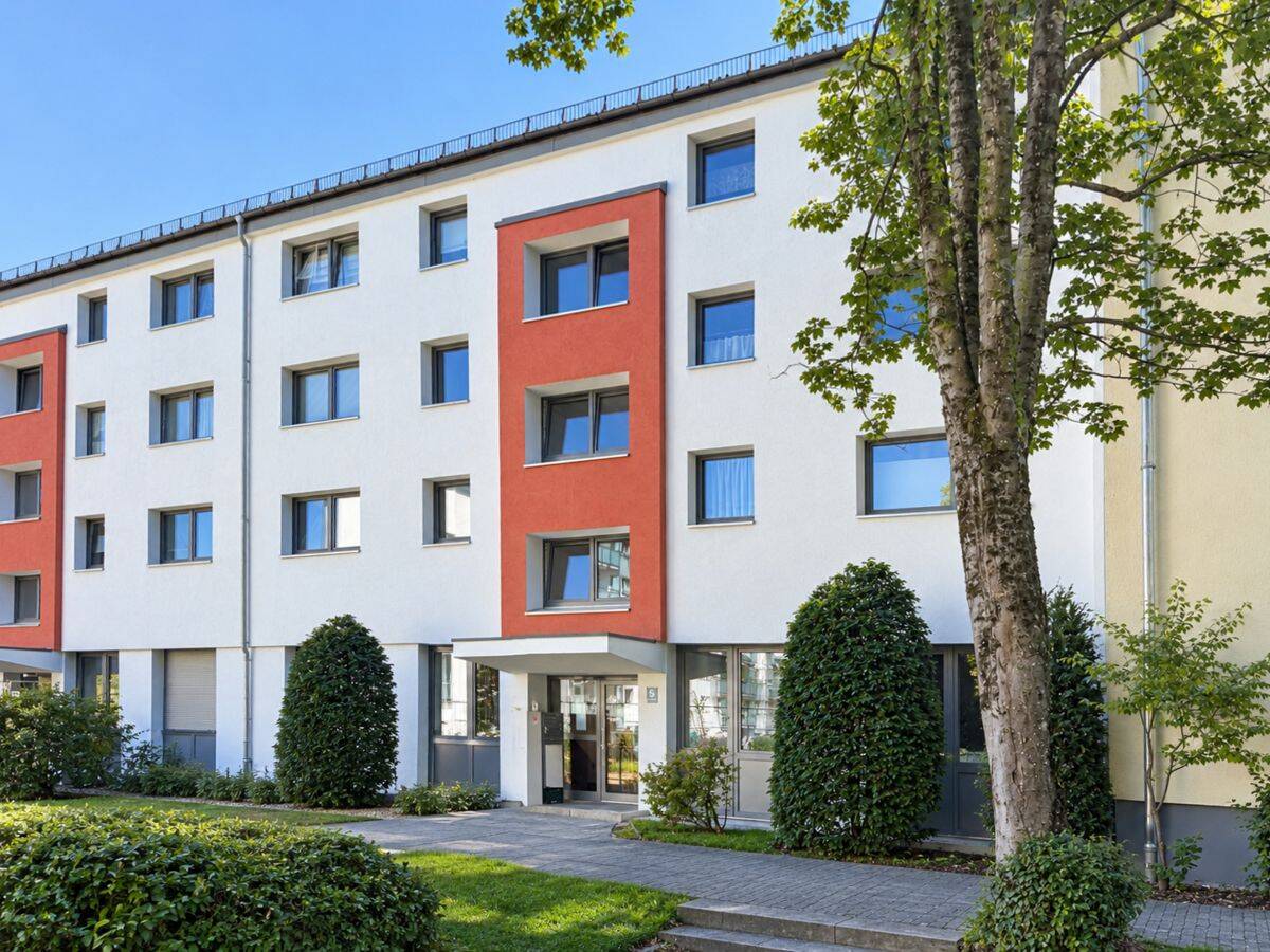 ERSTBEZUG nach Sanierung – Tolle 3-Zimmerwohnung mit Westloggia – kurzfristig beziehbar, 81737 München (Ramersdorf-Perlach)