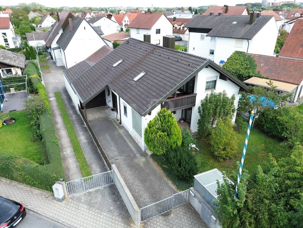 Großzügiges Einfamilienhaus mit Dachgeschoss Einliegerwohnung, 85055 Ingolstadt