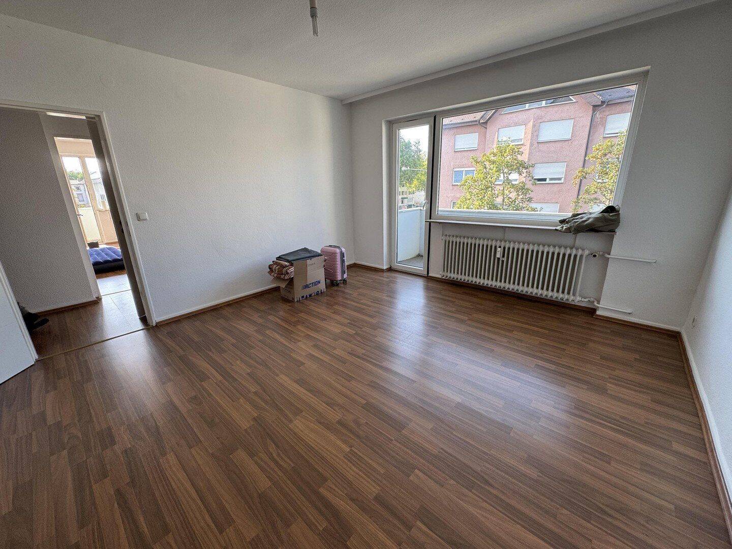 Lichtdurchflutete 2-Zimmer-Wohnung mit zwei Balkonen, 60488 Frankfurt am Main (Hausen Praunheim Rödelheim)