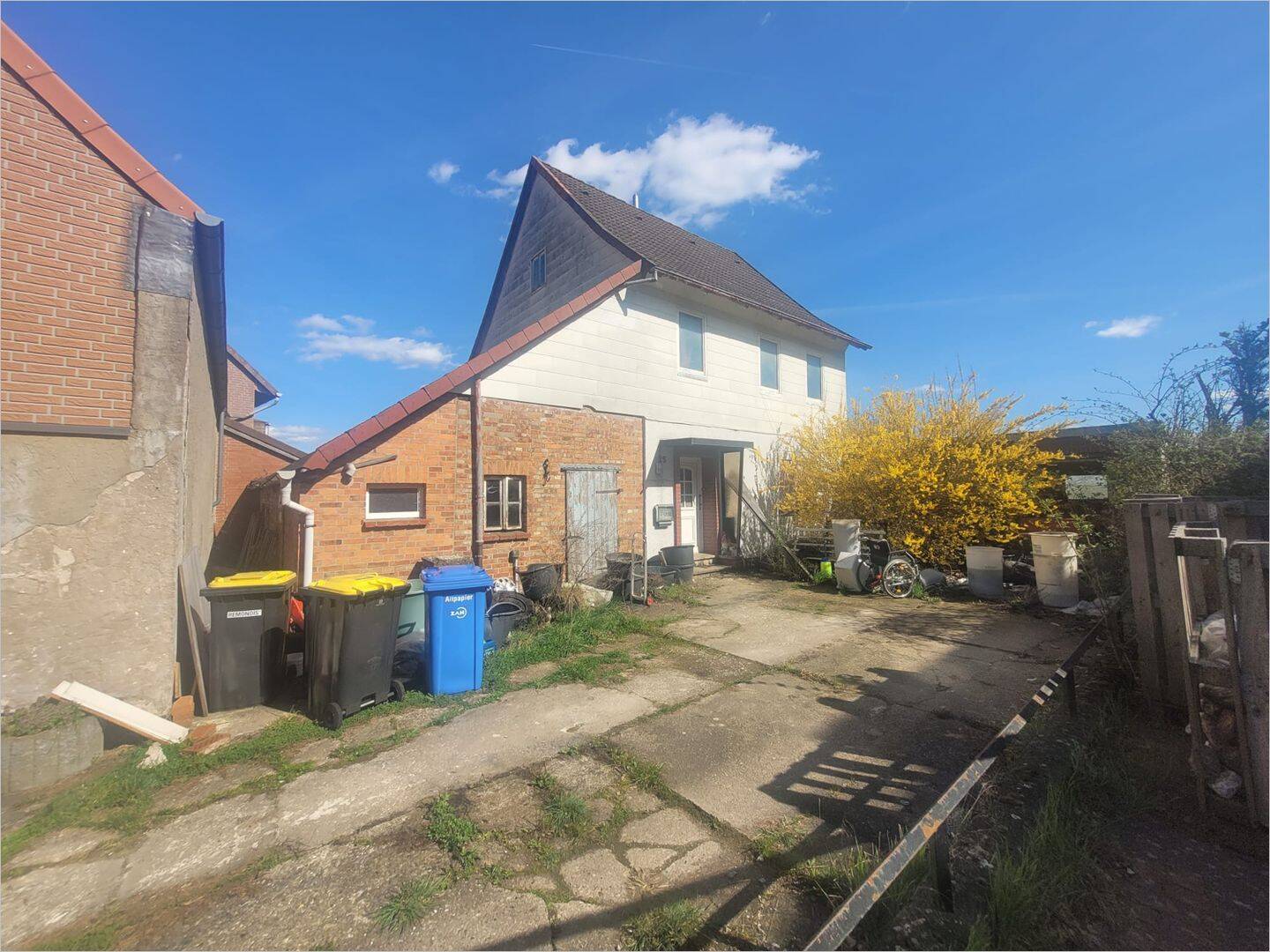 Sanierungsbedürftiges Einfamilienhaus in ruhiger Ortsrandlage, 31099 Lamspringe (Woltershausen)