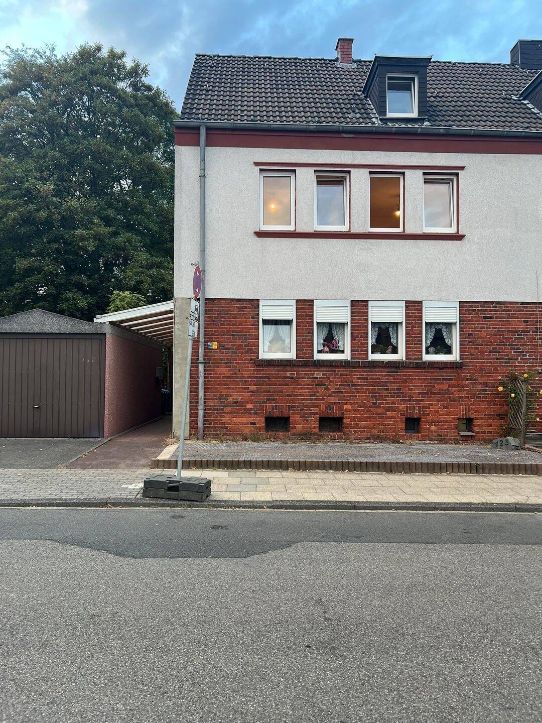 Modernisierte 2-Zimmer-Wohnung mit zusätzlichem Mansardenzimmer in ruhigem Zweifamilienhaus, 45327 Essen (Katernberg Stoppenberg)