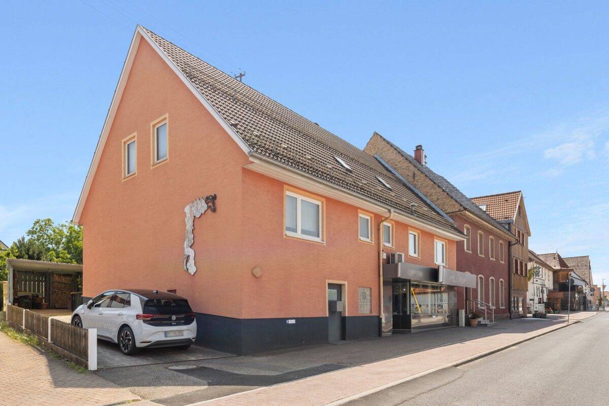 Wohnhaus mit Laden und Ausbaupotential, 75334 Straubenhardt