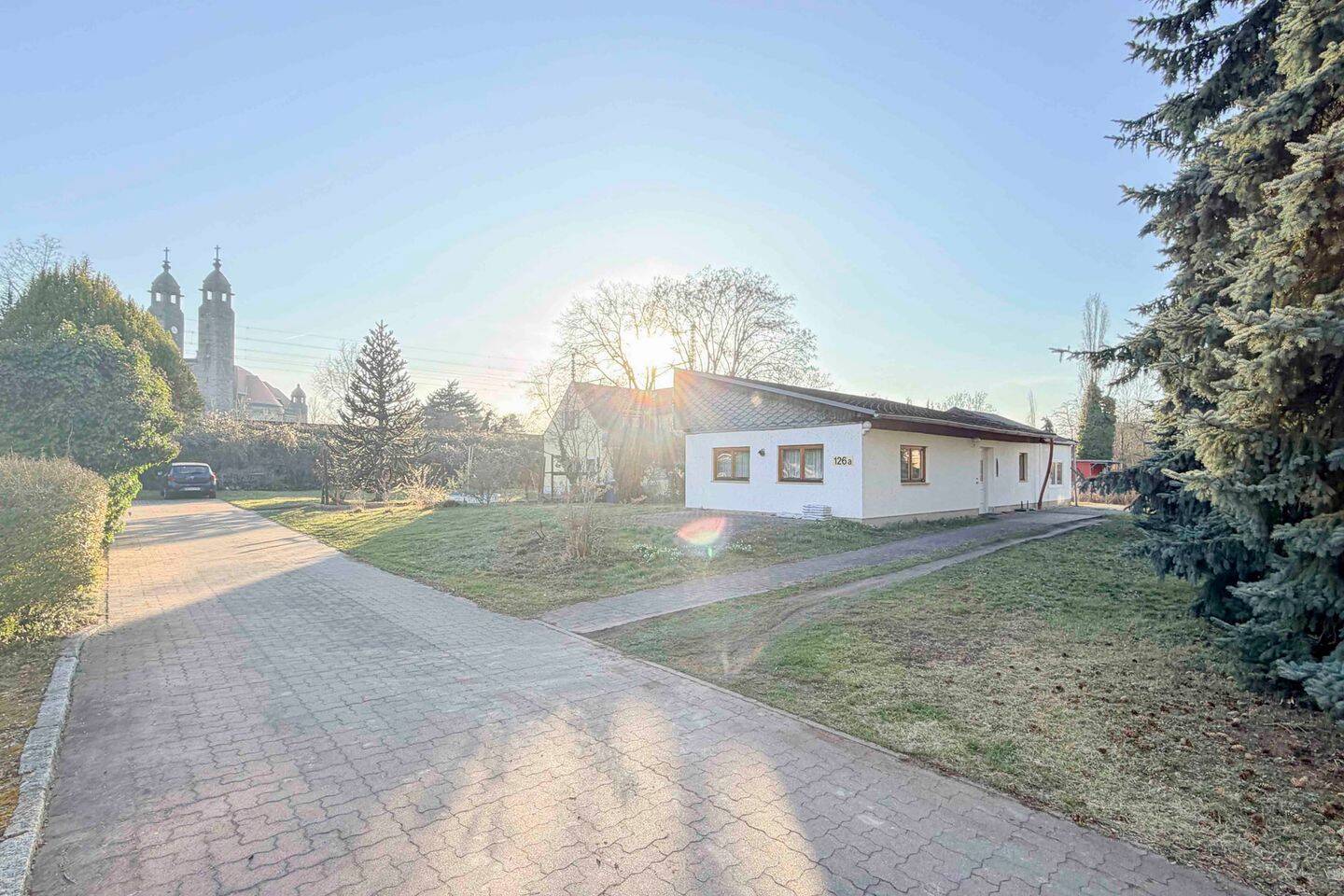 Großes Baugrundstück direkt am Großen Garten, 1219 Dresden