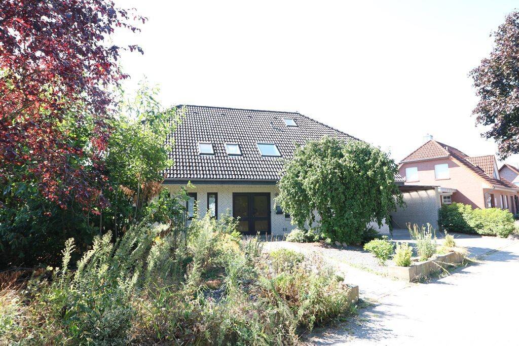 Teilmodernisiertes, familiengerechtes Wohnhaus mit Einliegerwohnung, Carport und großem Garten, 49661 Cloppenburg