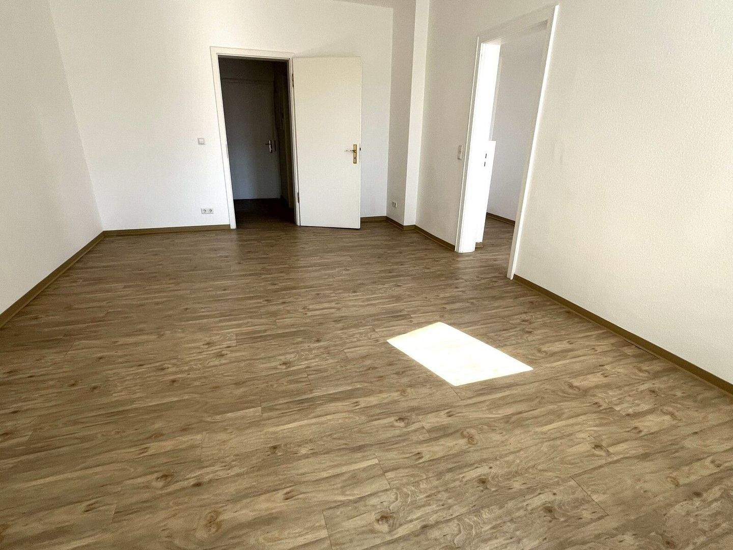 Lichtdurchflutete geräumige Wohnung mit Balkon, 97980 Bad Mergentheim