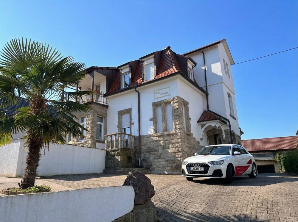 Repräsentative Villa mit vielseitigen Entwicklungsmöglichkeiten, 76534 Baden-Baden