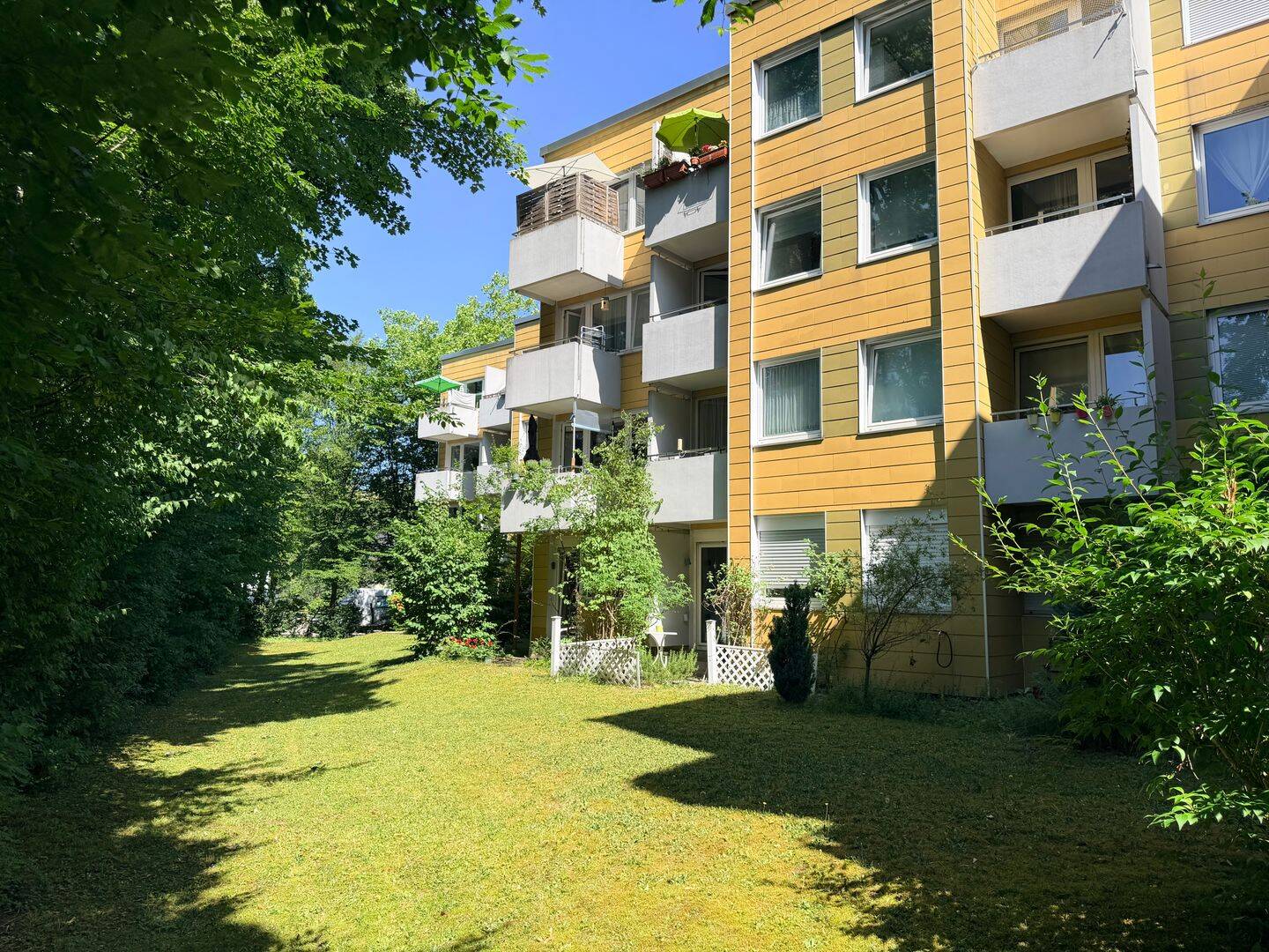 Modernisierte 2-Zimmer-Dachgeschosswohnung in München-Obersendling, 81379 München (Sendling Sendling-Westpark Thalk. Obersendl.-Forsten-Fürstenr.-Solln)
