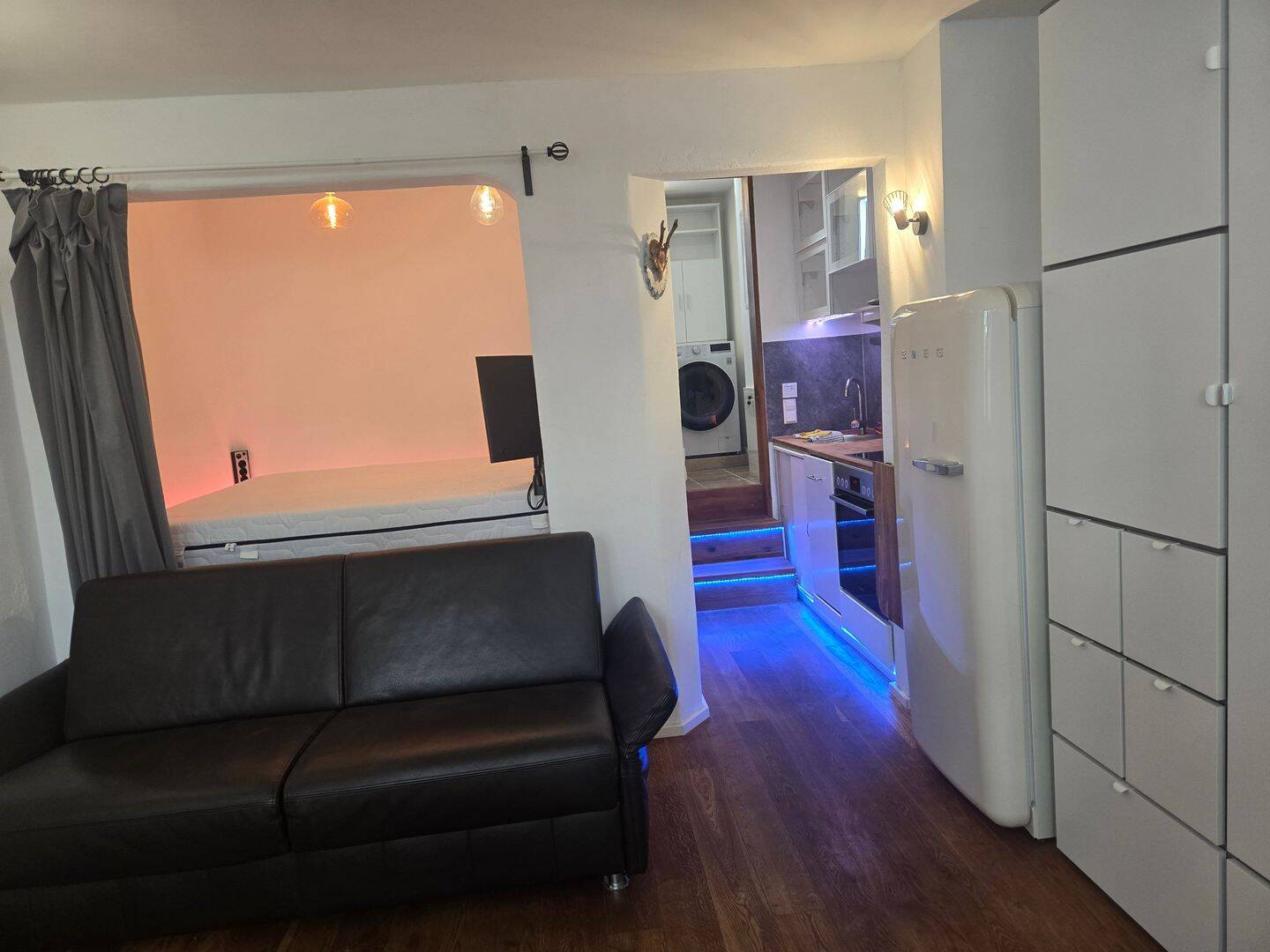 Moderne, neuwertige voll möblierte 1-Zimmer-Wohnung im Herzen Esslingens, 73728 Esslingen am Neckar