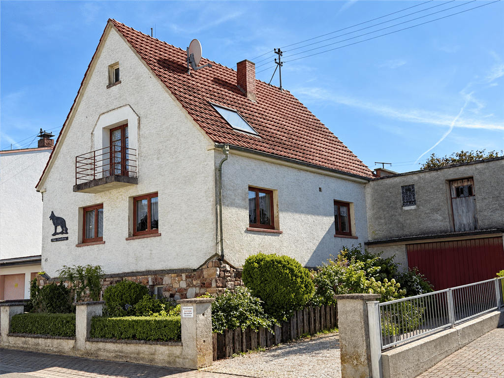 Nähe Hahnstätten, nur 8 KM von Limburg! Solides Wohnhaus mit Potenzial in absolut ruhiger Wohnlage!, 65558 Oberneisen