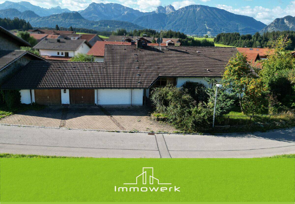 Architektur mit Charakter: Großzügiges Einfamilienhaus in Ortsrandlage mit Wintergarten und Sauna, 87637 Eisenberg