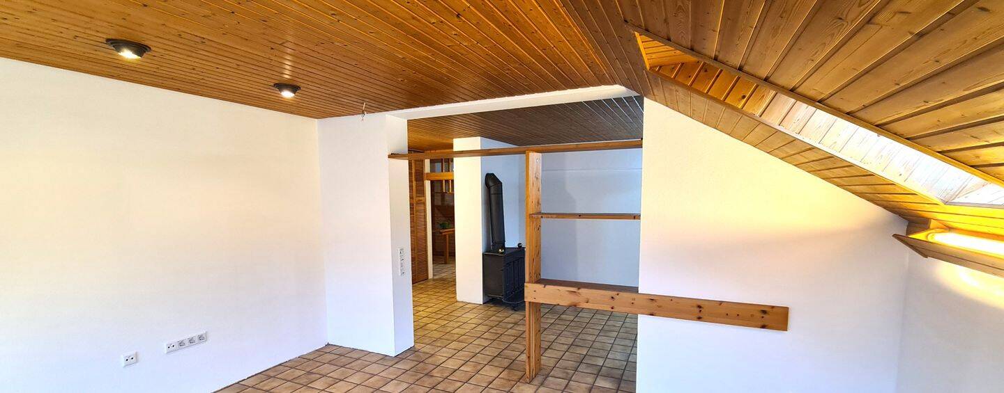 Charmante 3-Zimmer-Dachgeschosswohnung mit Balkon und Aufzug in Nürnberg-St. Johannis, 90419 Nürnberg (Kleinweidenmühle Sankt Johannis)