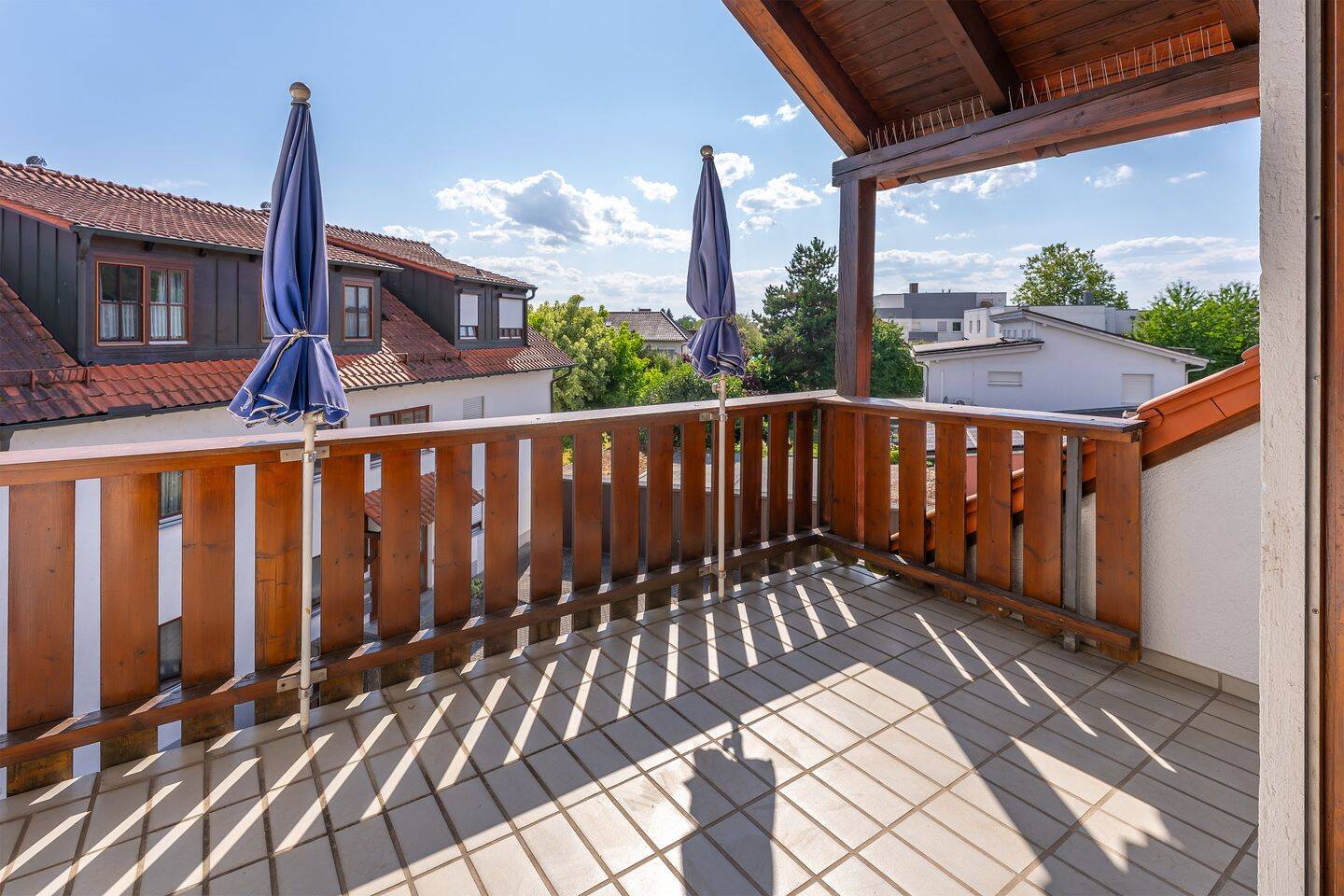 – Gemütliche 2-Zimmer-Dachgeschosswohnung mit Balkon im Straubinger Osten –, 94315 Straubing