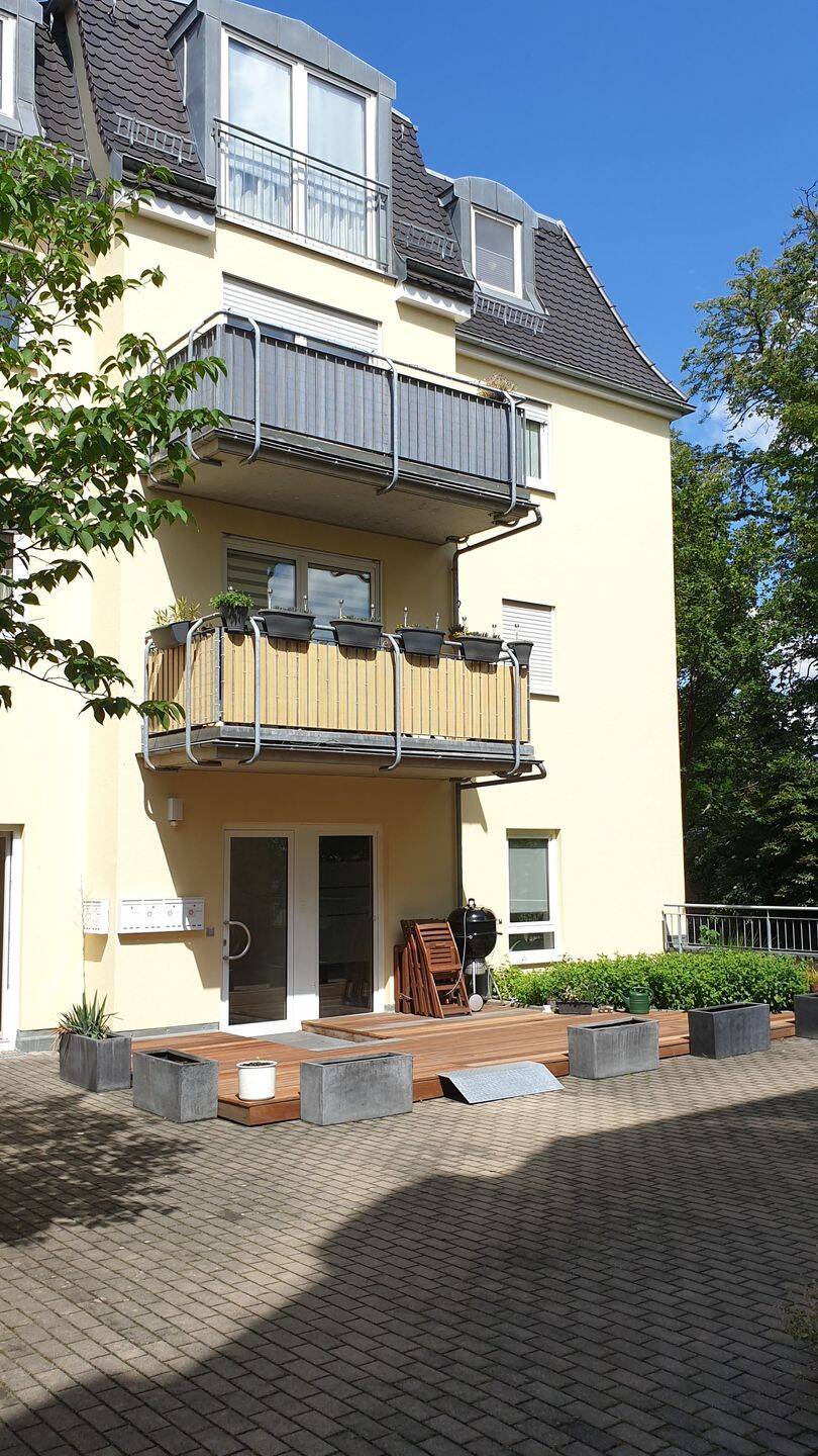 Volltreffer: familienfreundliche 4,5 Zimmer- Wohnung mit Terrasse, 1159 Dresden
