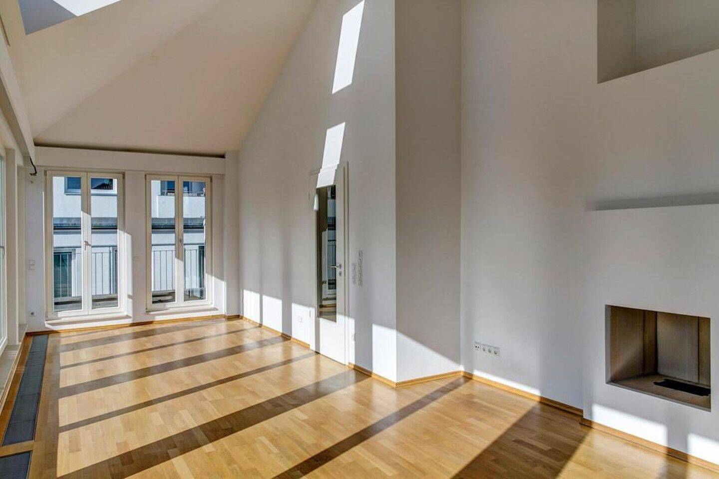 Urbaner Lifestyle: Rooftop-Penthouse für Liebhaber des Besonderen, 81377 München (Hadern Sendling-Westpark)
