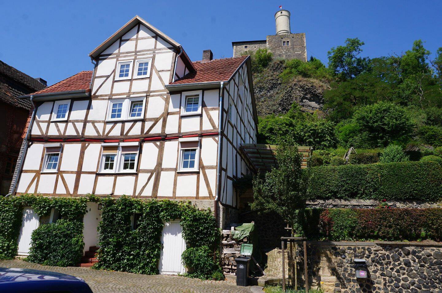 Wohnen mit Geschichte: Fachwerkanwesen in einzigartiger Lage an der Felsburg. Keine Käuferprovision!, 34587 Felsberg