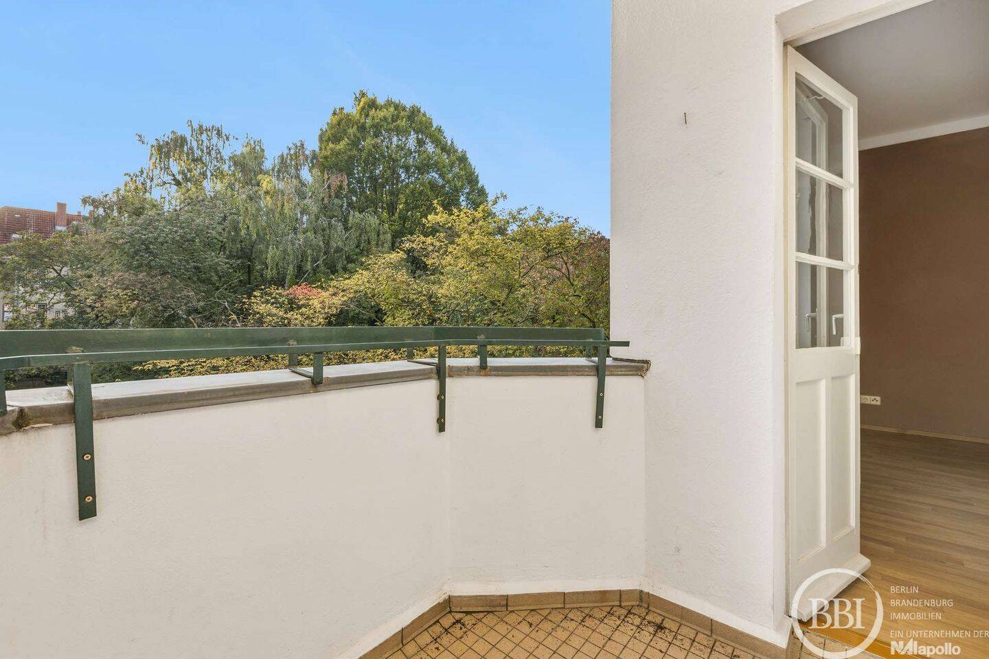 Loggia ins Grüne: 1,5-Zimmer-Altbau mit Wohnküche und Tageslichtbad in Reinickendorf, 13409 Berlin (Reinickendorf Gesundbrunnen Wedding)