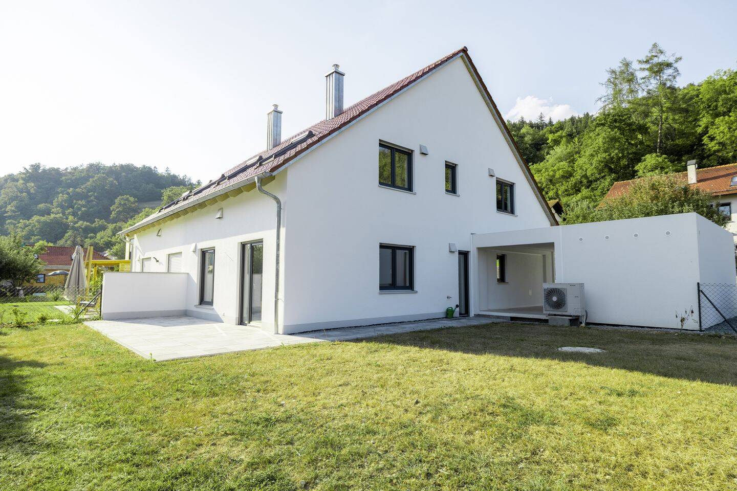 Neuwertige DHH mit Südgarten, Kamin und hochwertiger Ausstattung, 93077 Bad Abbach