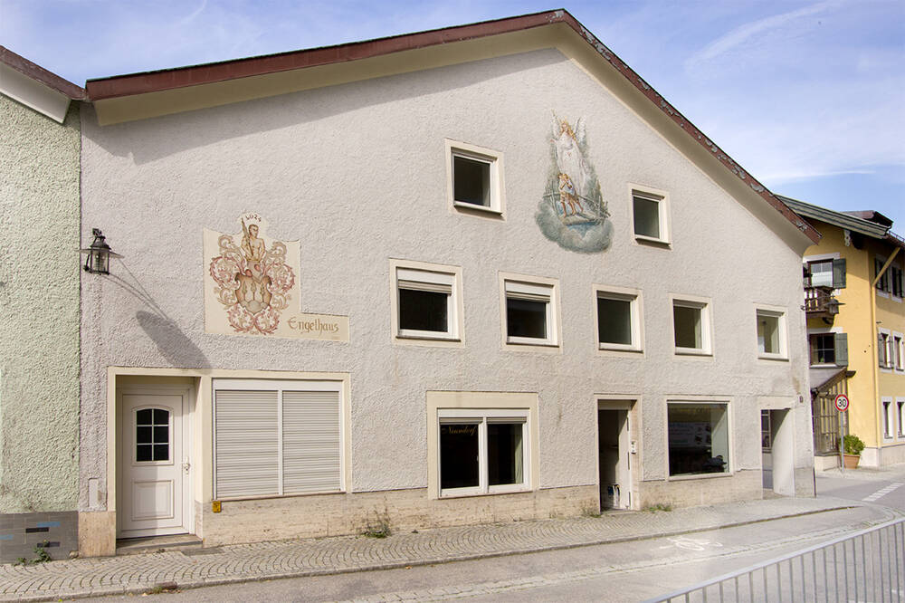 Lukrativ vermietetes Wohnhaus mit kleiner Gewerbeeinheit im Herzen von Waging am See, 83329 Waging a. See (Waging am See)