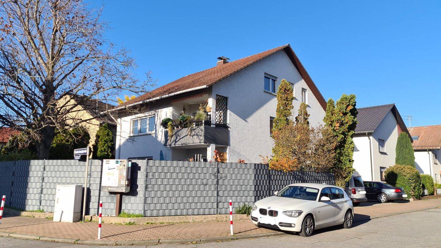 Ladenburg-West, sehr helle 4 ZKB-Wohnung, 1. OG in einem 3-FH (Eckhaus-freistehend), 68526 Ladenburg
