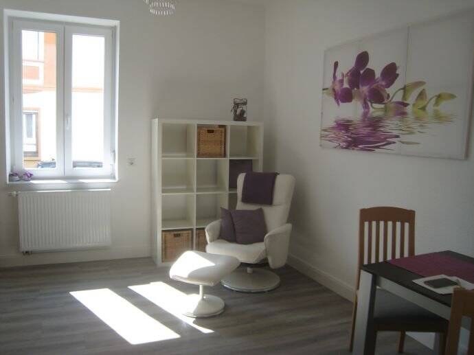möblierte 2 Zi Wohnung, EG mit Balkon, sanierter Altbau, 65933 Frankfurt am Main (Griesheim)
