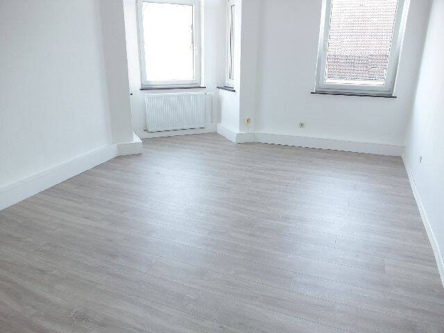 2022 kpl. renoviert! Klütviertel! Große helle 4 Zimmer-Wohnung mit mod. Bad mit mgl. Einbauküche!, 31787 Hameln