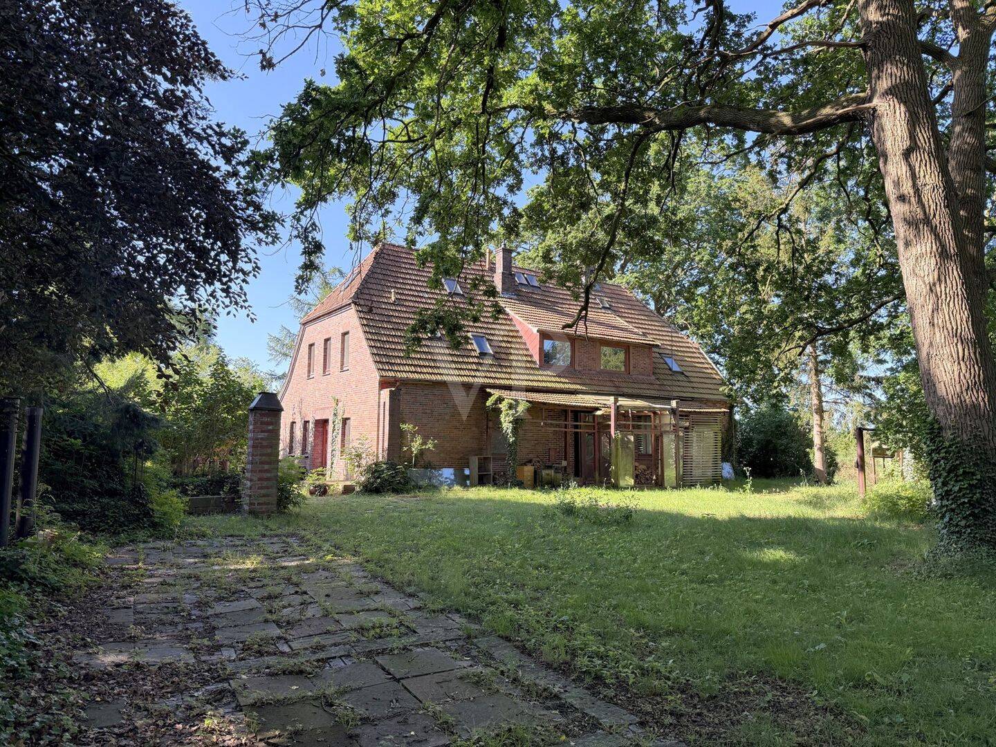 Großzügiges Wohnhaus auf weitläufigem Grundstück in naturnaher Ortsrandlage von Wardenburg, 26203 Wardenburg
